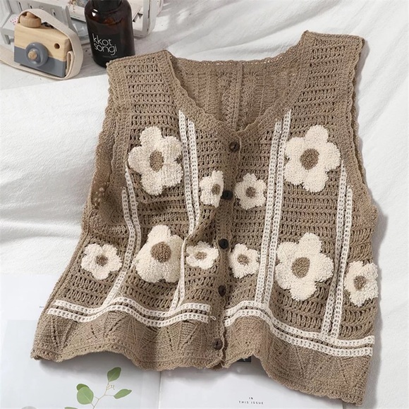 Crochet vest knit floral boho khaki cream flower  short top - Picture 1 of 10